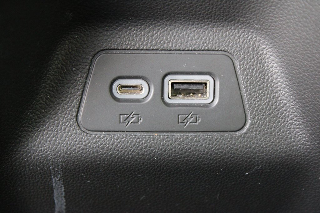 Used 2023 Buick Envision Essence image 24