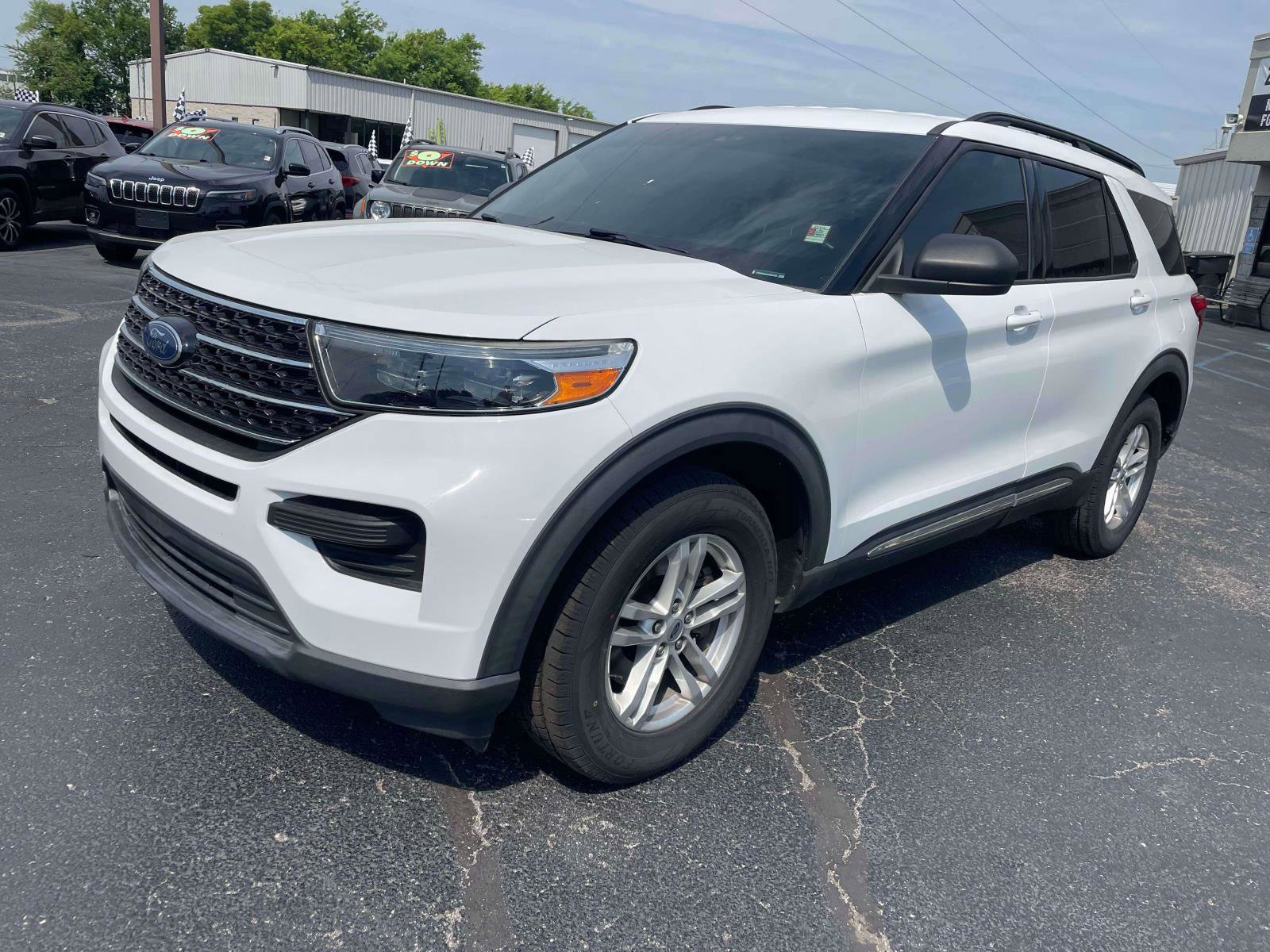 Used 2020 Ford Explorer XLT w/ Comfort Package AWD/4WD image 2