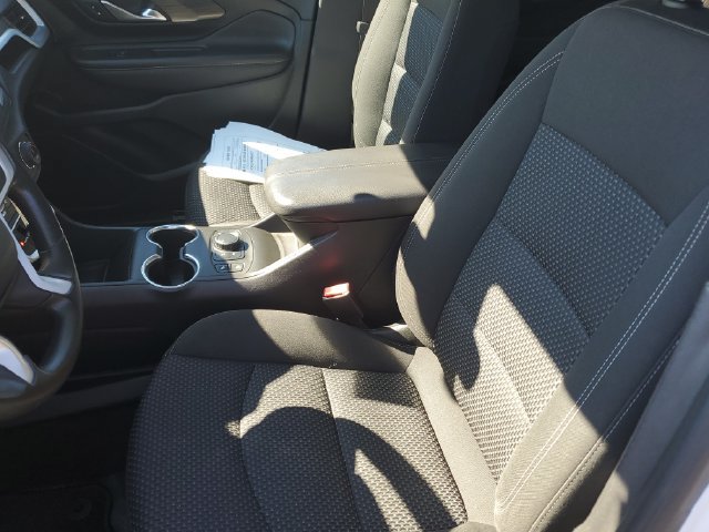 Used 2022 GMC Terrain SLE FWD image 16