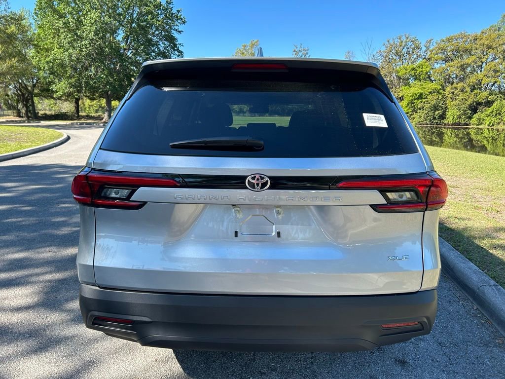 Certified 2024 Toyota Grand Highlander XLE image 4