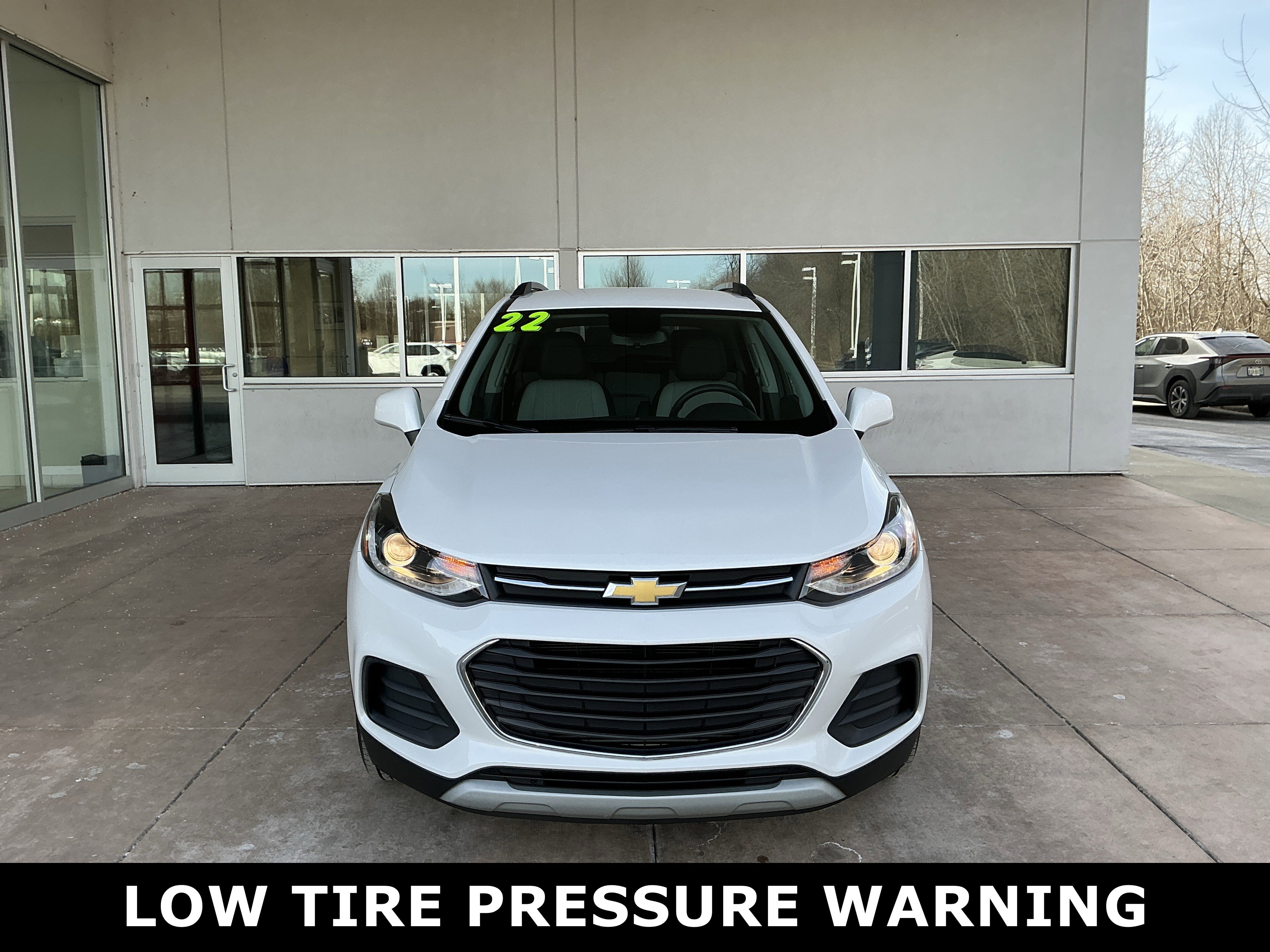 Used 2022 Chevrolet Trax LT w/ LT Convenience Package image 2