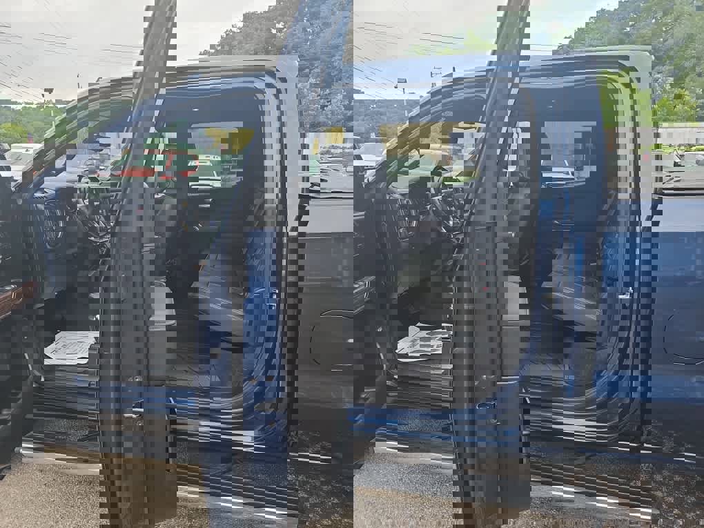 Used 2019 Chevrolet Silverado 1500 High Country w/ Technology Package image 12