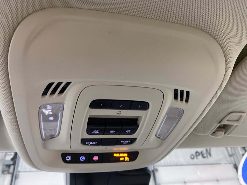 Used 2023 Buick Envision Avenir AWD/4WD image 42