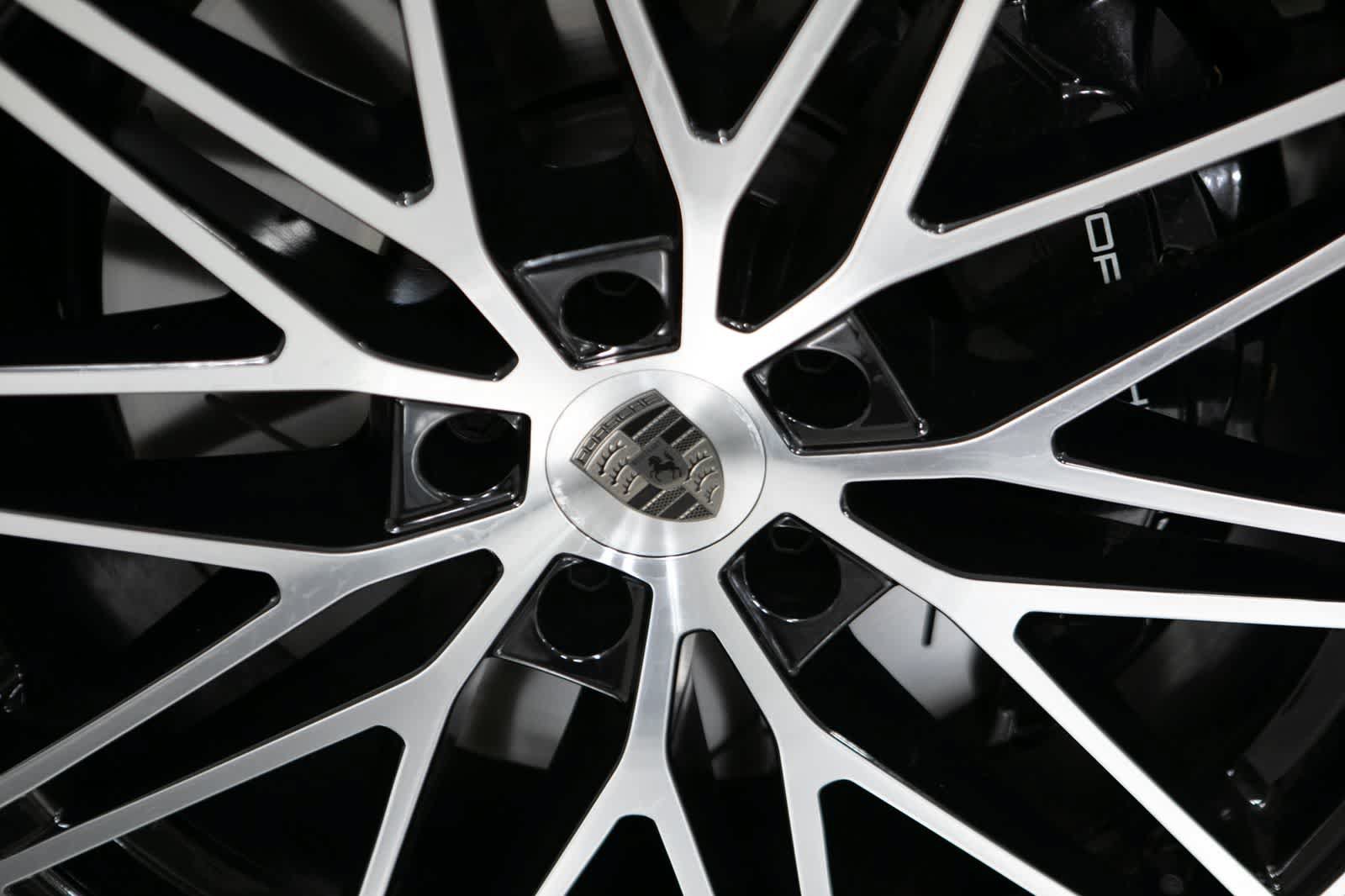 Certified 2025 Porsche Cayenne Turbo AWD/4WD image 11