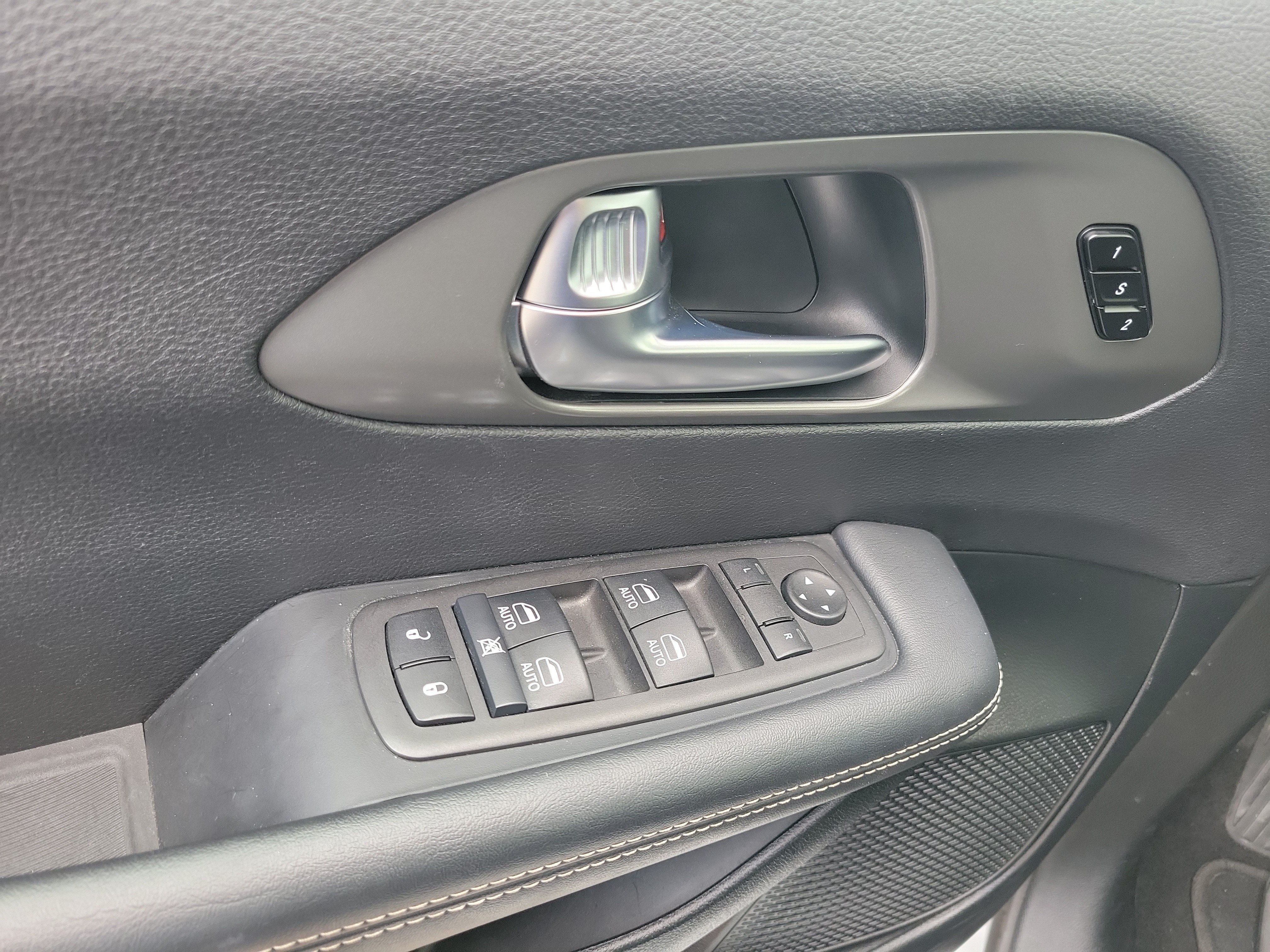 Used 2025 Chrysler Pacifica Select FWD image 20