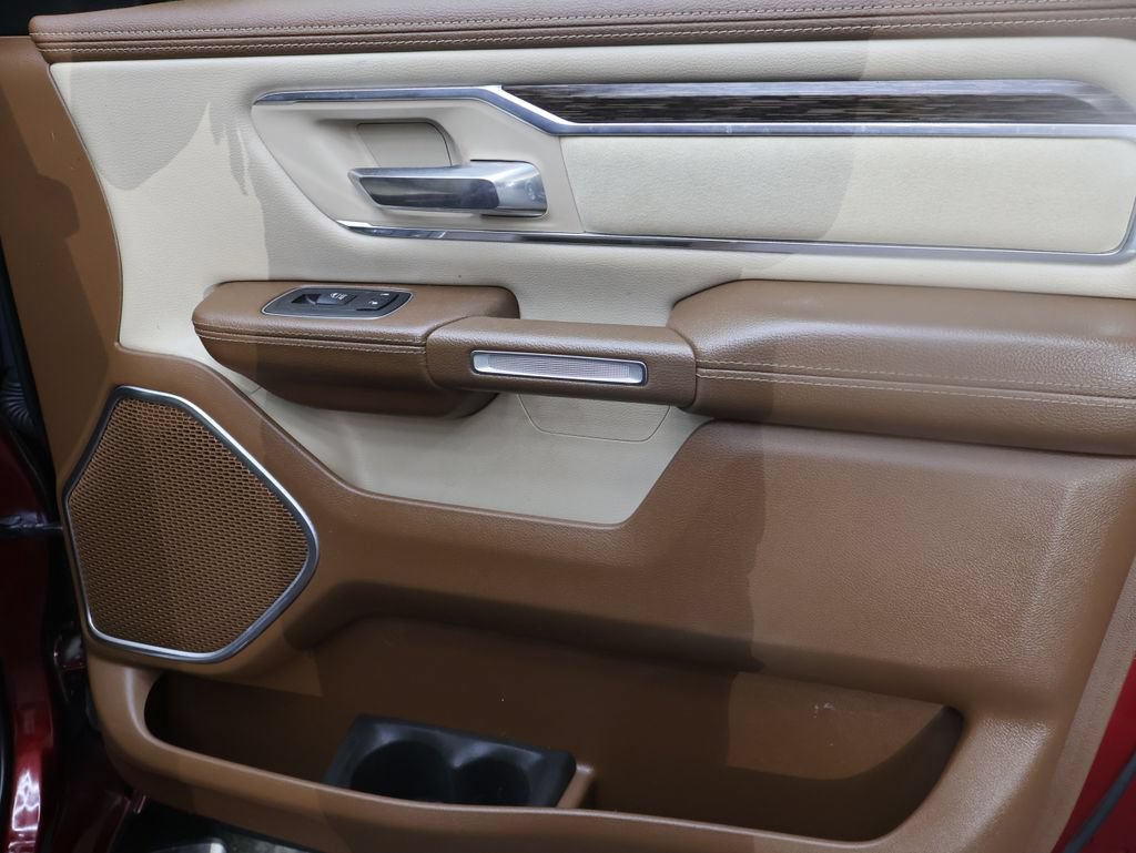 Used 2019 RAM 1500 Laramie AWD/4WD image 11