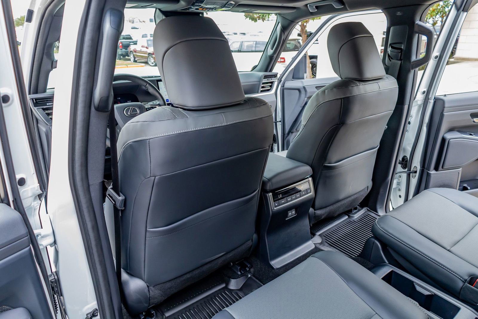 Used 2026 Lexus GX 550 w/ Accessory Package (2T) AWD/4WD image 33