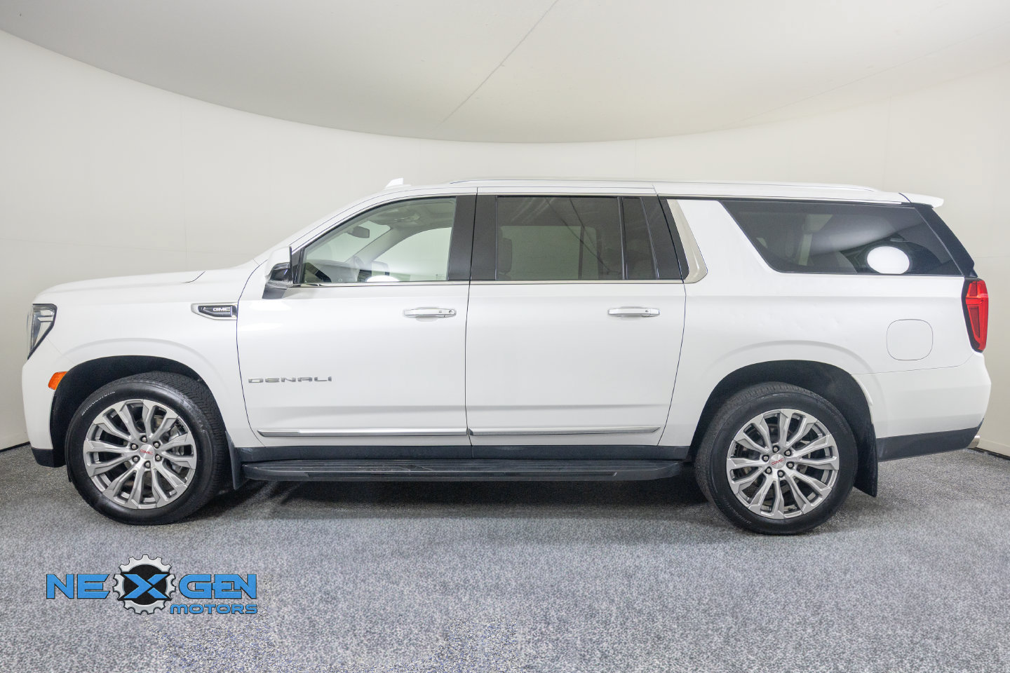 Used 2022 GMC Yukon XL Denali AWD/4WD image 27