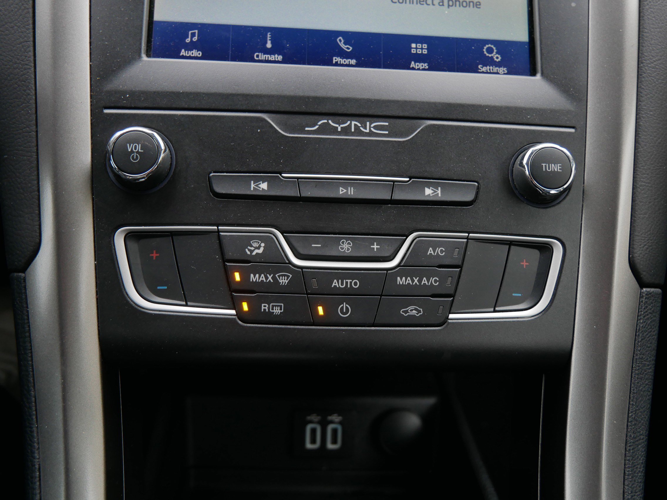 Used 2020 Ford Fusion SE image 24