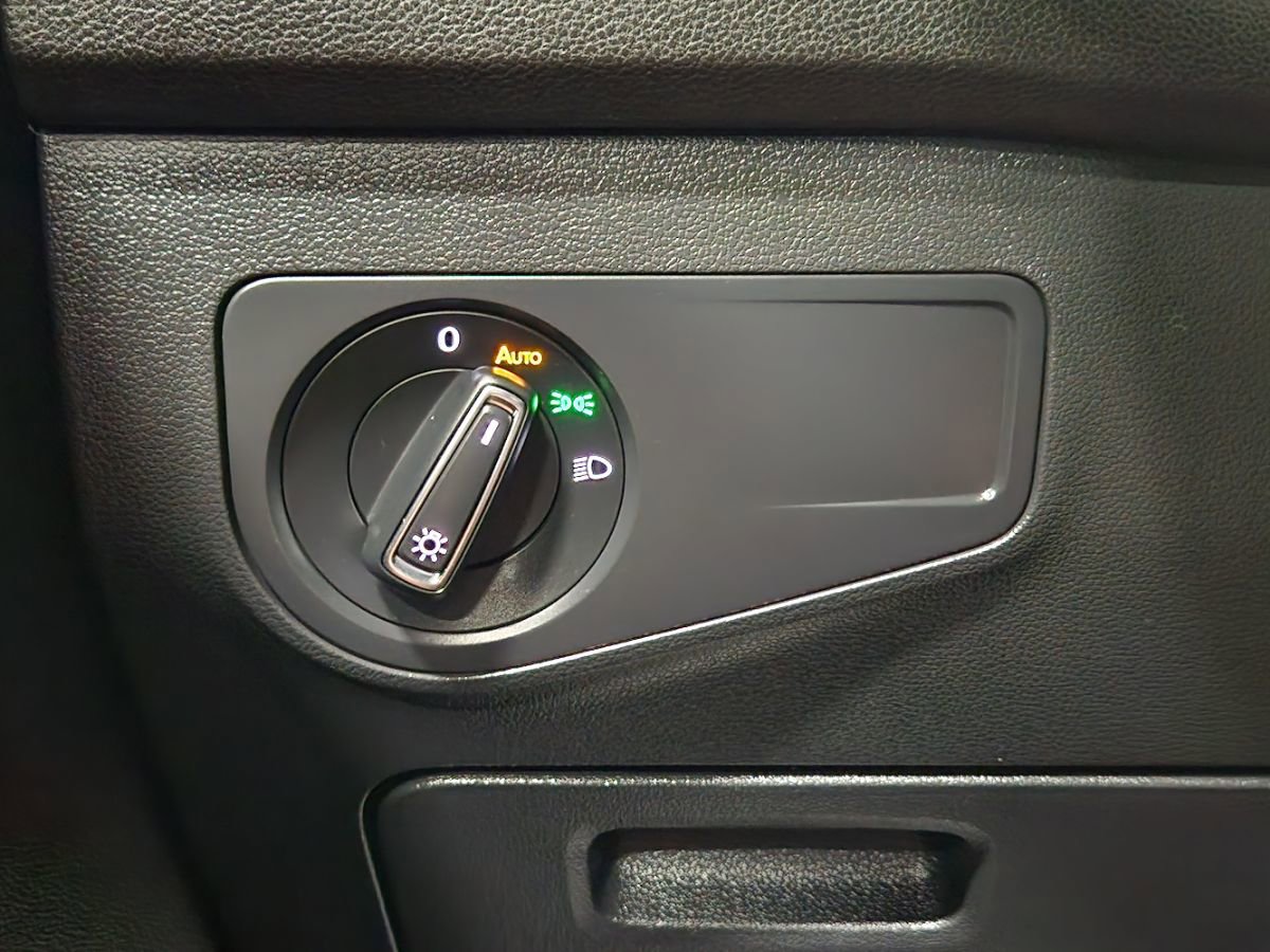 Used 2024 Volkswagen Tiguan SE R-Line image 38