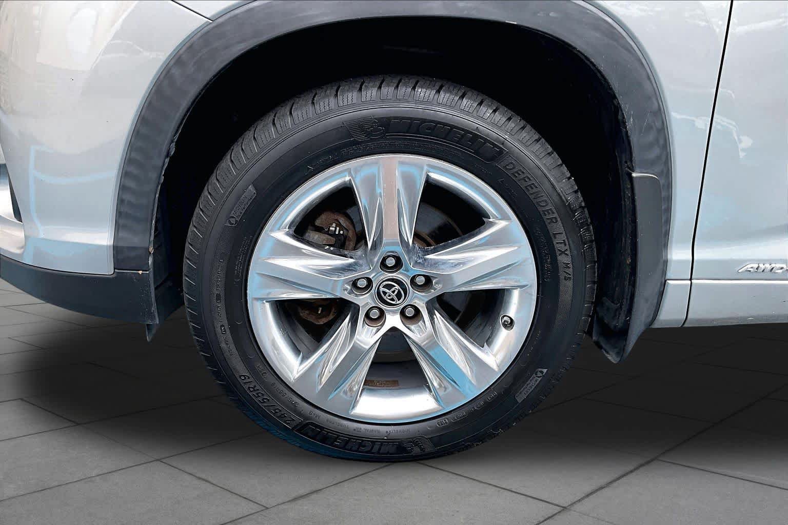 Used 2019 Toyota Highlander Limited AWD/4WD image 11