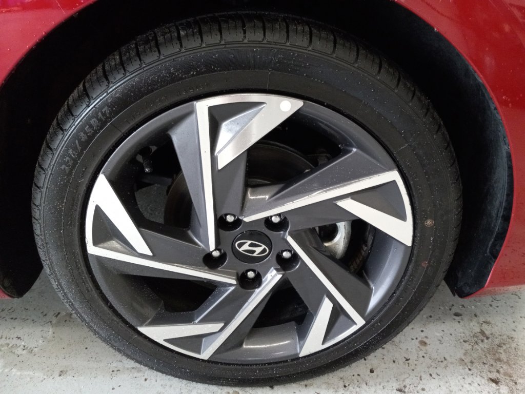 Used 2025 Hyundai Elantra Limited FWD image 4