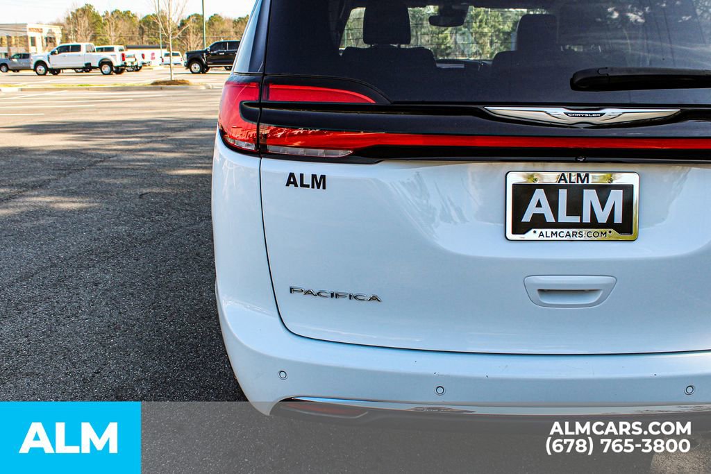 Used 2024 Chrysler Pacifica Touring-L image 13