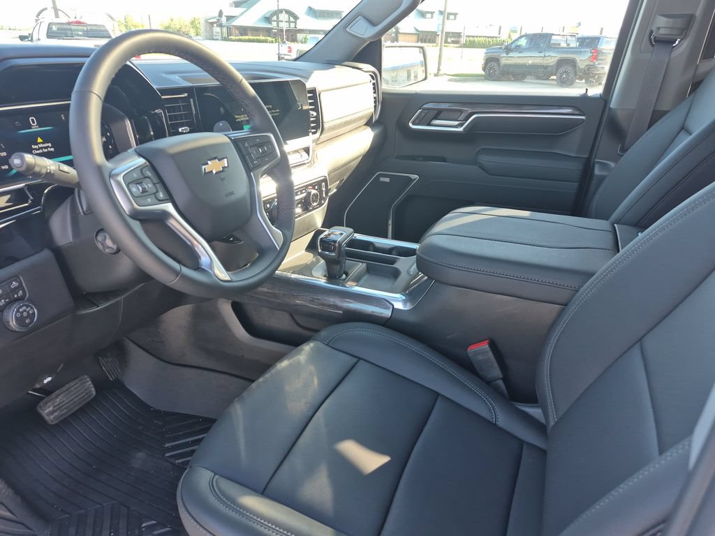 New 2026 Chevrolet Silverado 1500 LTZ w/ LTZ Premium Package AWD/4WD image 9