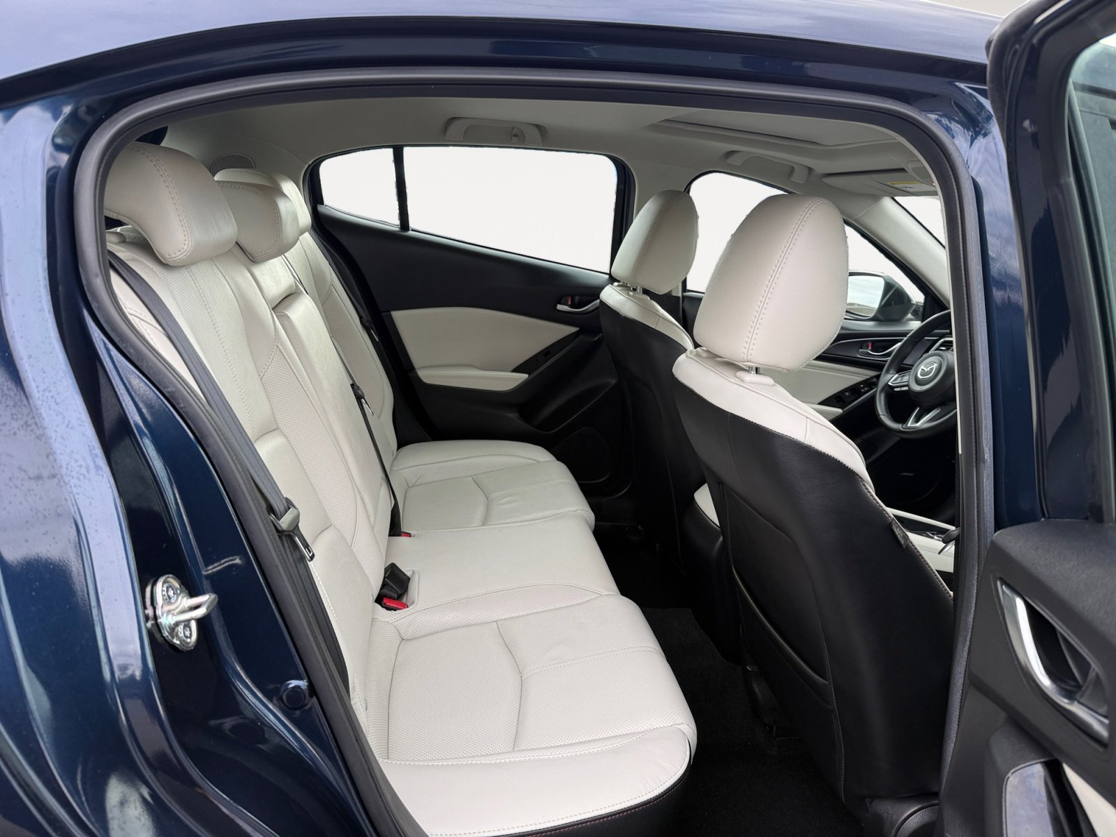 Used 2017 MAZDA MAZDA3 Grand Touring w/ Premium Equipment Package image 18