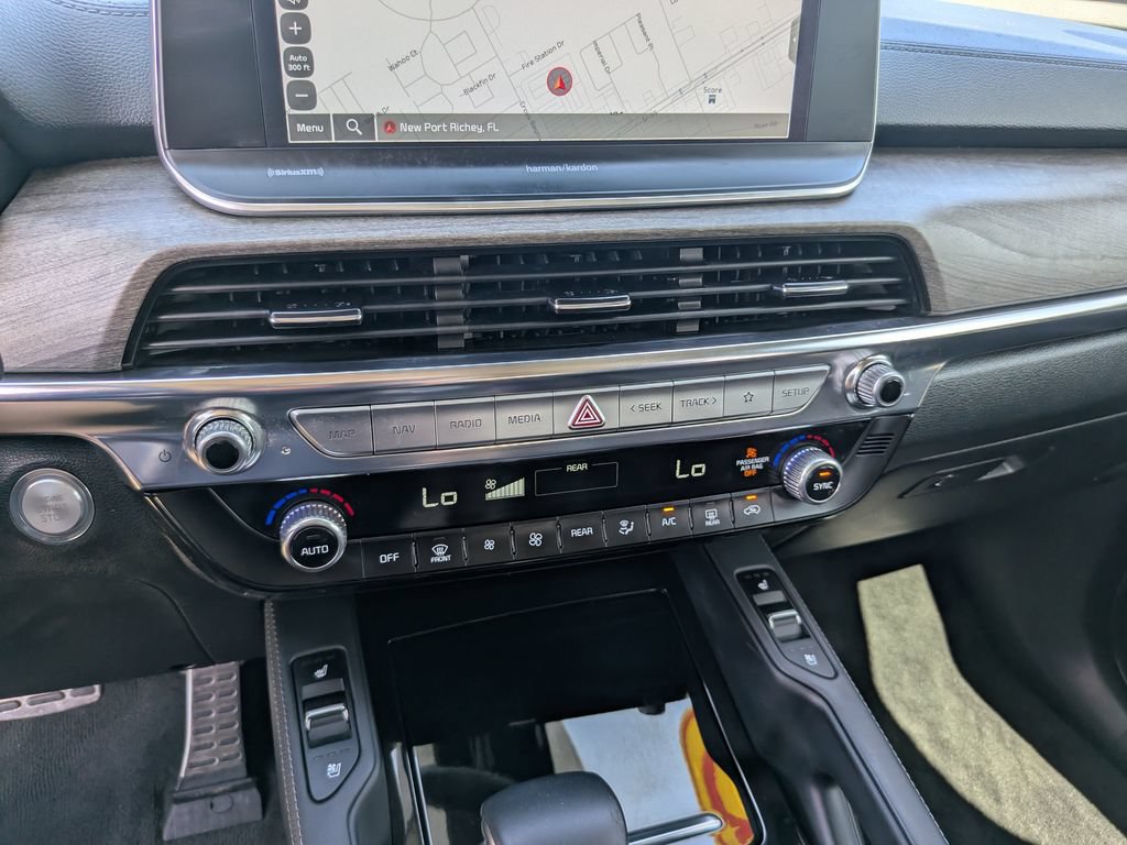 Certified 2022 Kia Telluride SX w/ Towing Package FWD image 27