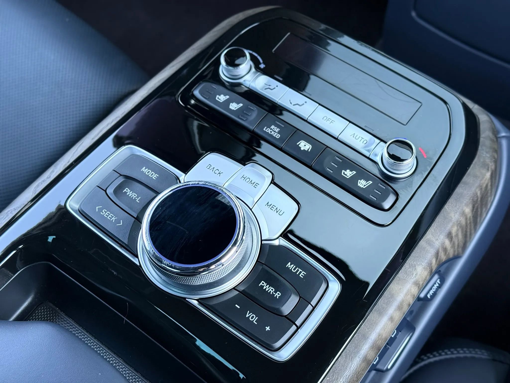 Used 2021 Genesis G90 5.0 Ultimate image 26