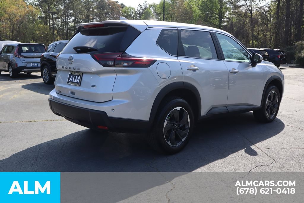 Used 2025 Nissan Rogue SV AWD/4WD image 5