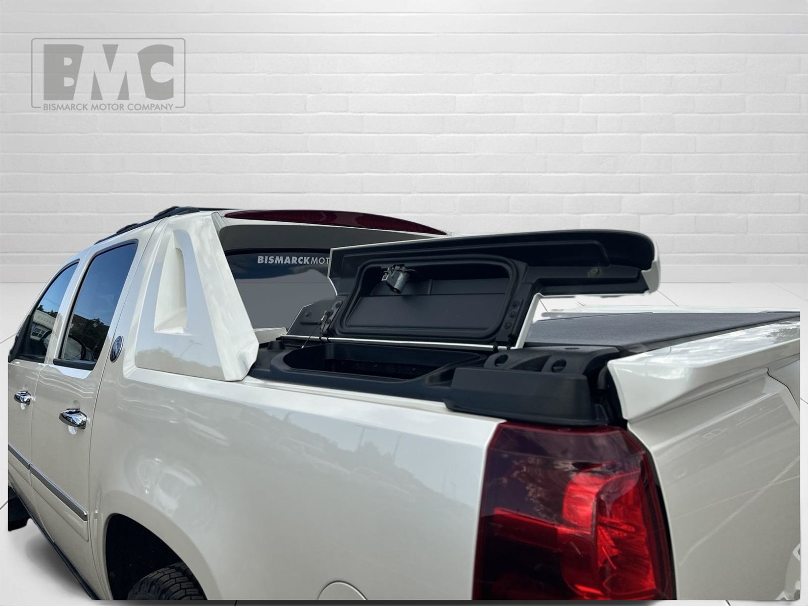 Used 2013 Chevrolet Avalanche LTZ AWD/4WD image 32