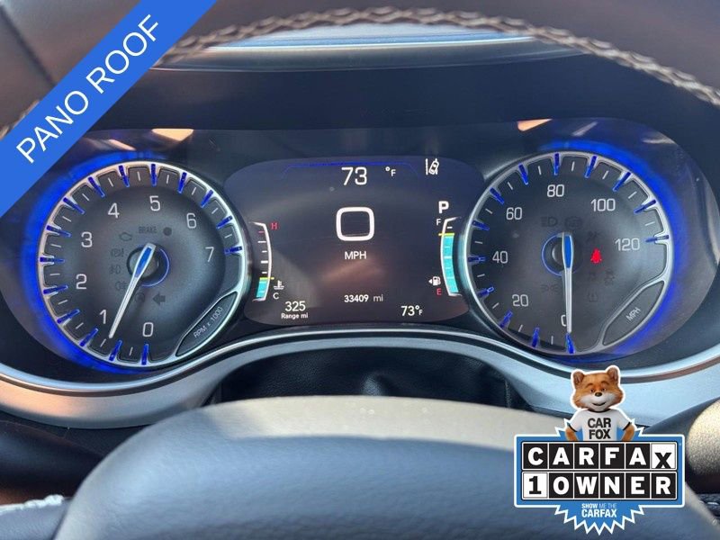 Used 2025 Chrysler Pacifica Limited image 23