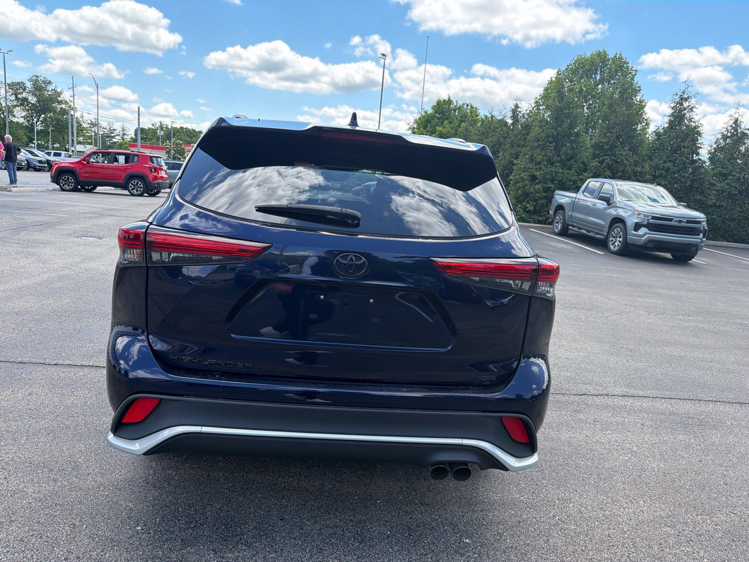 Used 2021 Toyota Highlander XSE FWD image 4