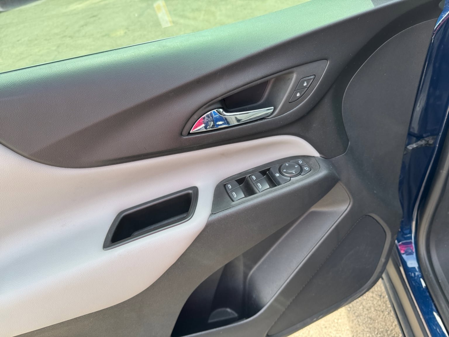 Used 2022 Chevrolet Equinox LS w/ LS Convenience Package FWD image 11