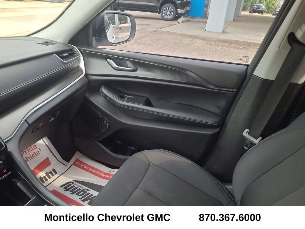 Used 2023 Jeep Grand Cherokee Laredo w/ Luxury Tech Group I AWD/4WD image 25