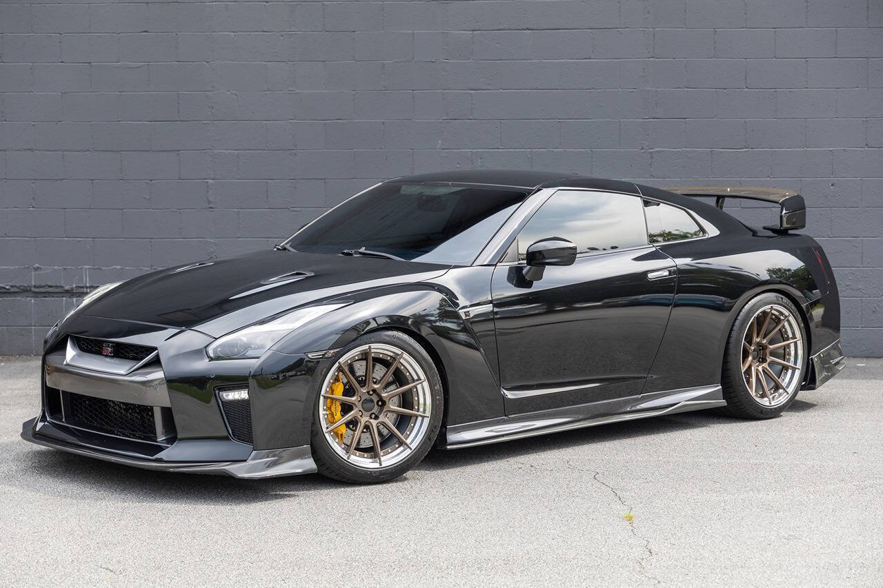 Used 2017 Nissan GT-R Premium w/ Premium Interior Package AWD/4WD image 9