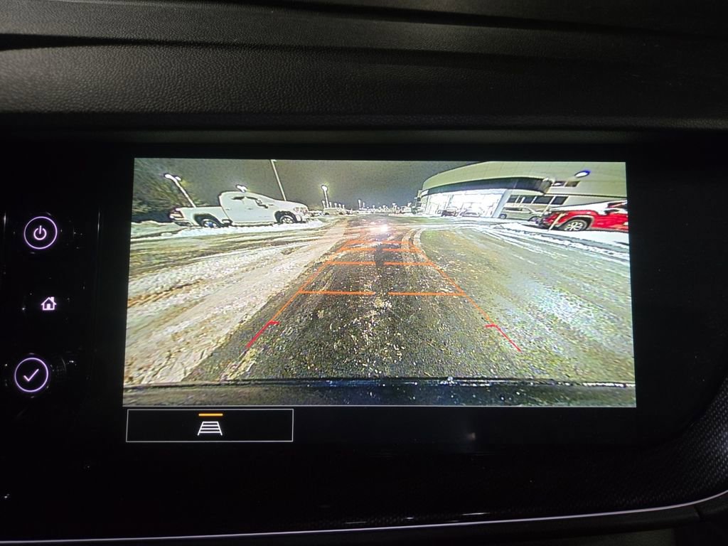 Used 2022 Buick Envision Essence w/ Sport Touring Package image 22