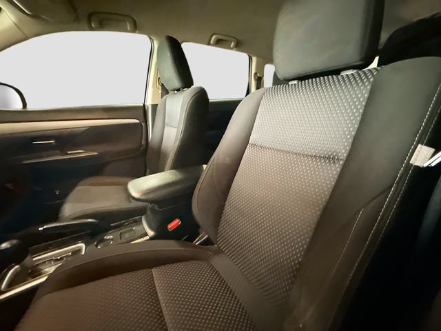Used 2018 Mitsubishi Outlander ES FWD image 19