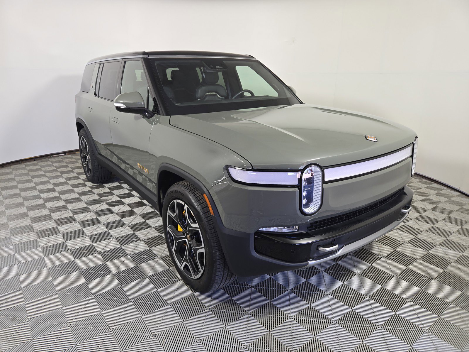 Used 2023 Rivian R1S Launch Edition AWD/4WD image 7