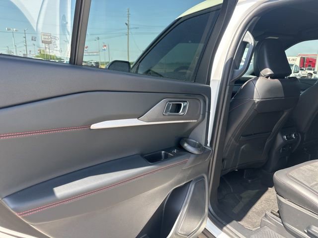 Used 2025 Ford Explorer ST image 31