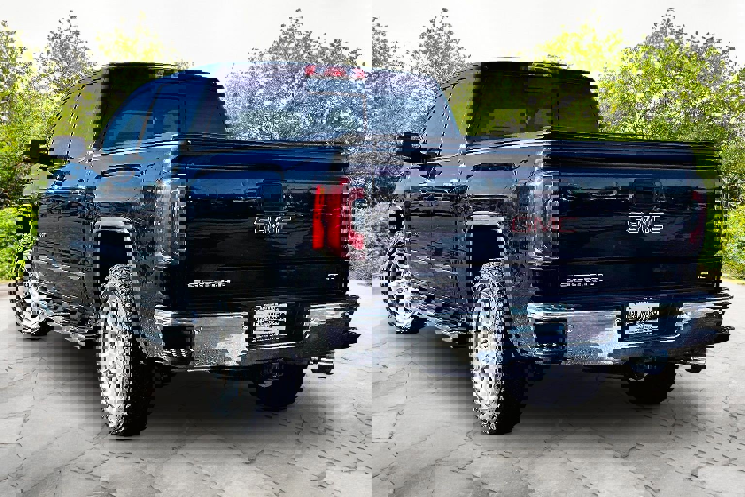 Used 2018 GMC Sierra 1500 SLT image 2