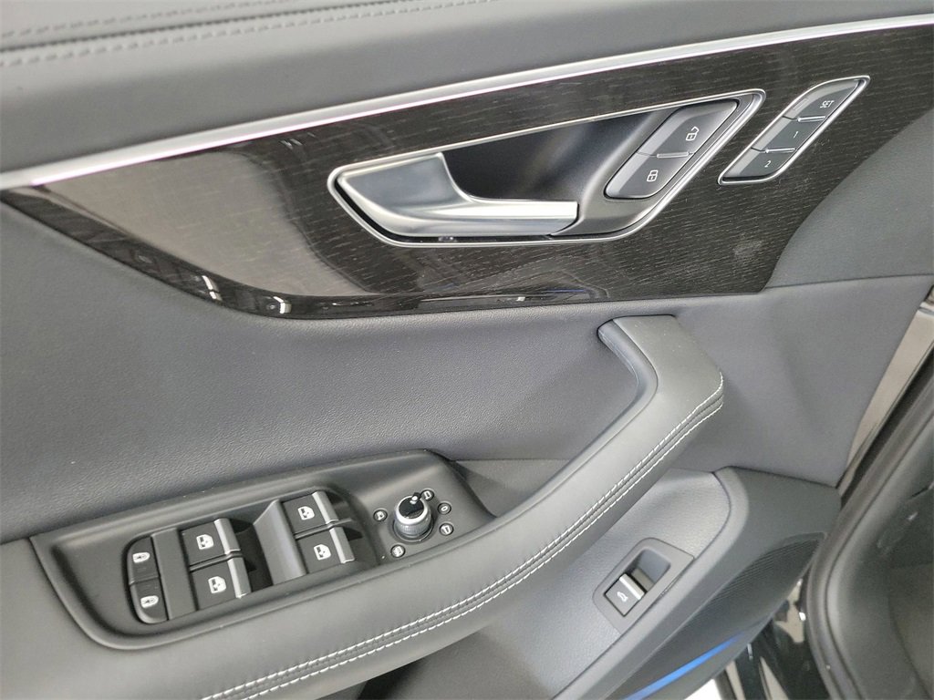 New 2025 Audi Q7 3.0T Prestige image 12