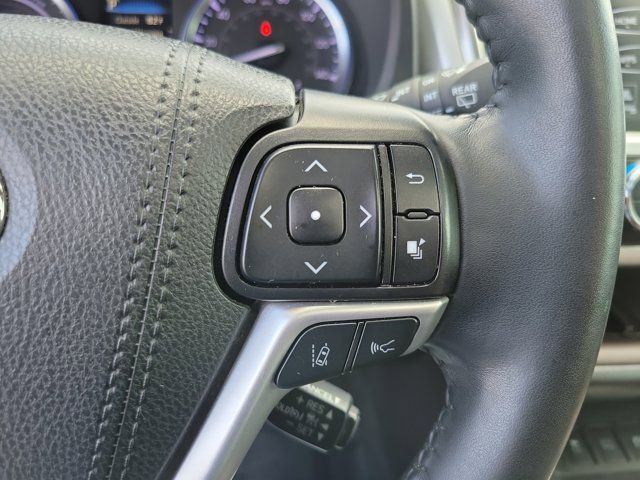 Certified 2019 Toyota Highlander Limited AWD/4WD image 24