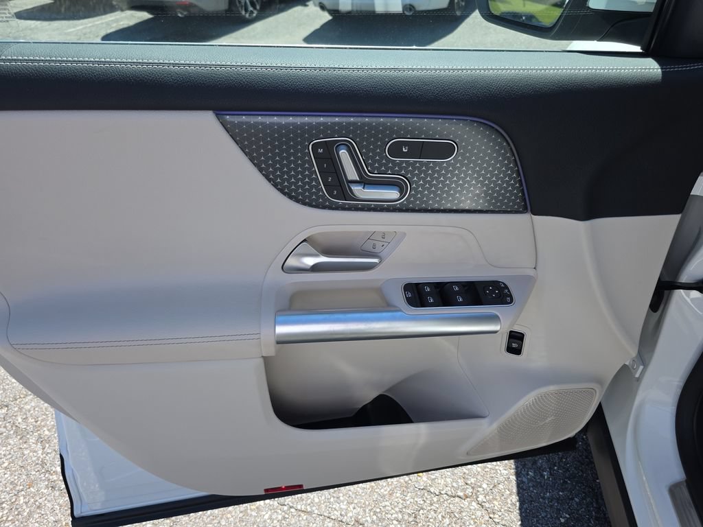 Used 2025 Mercedes-Benz GLA 250 4MATIC image 19