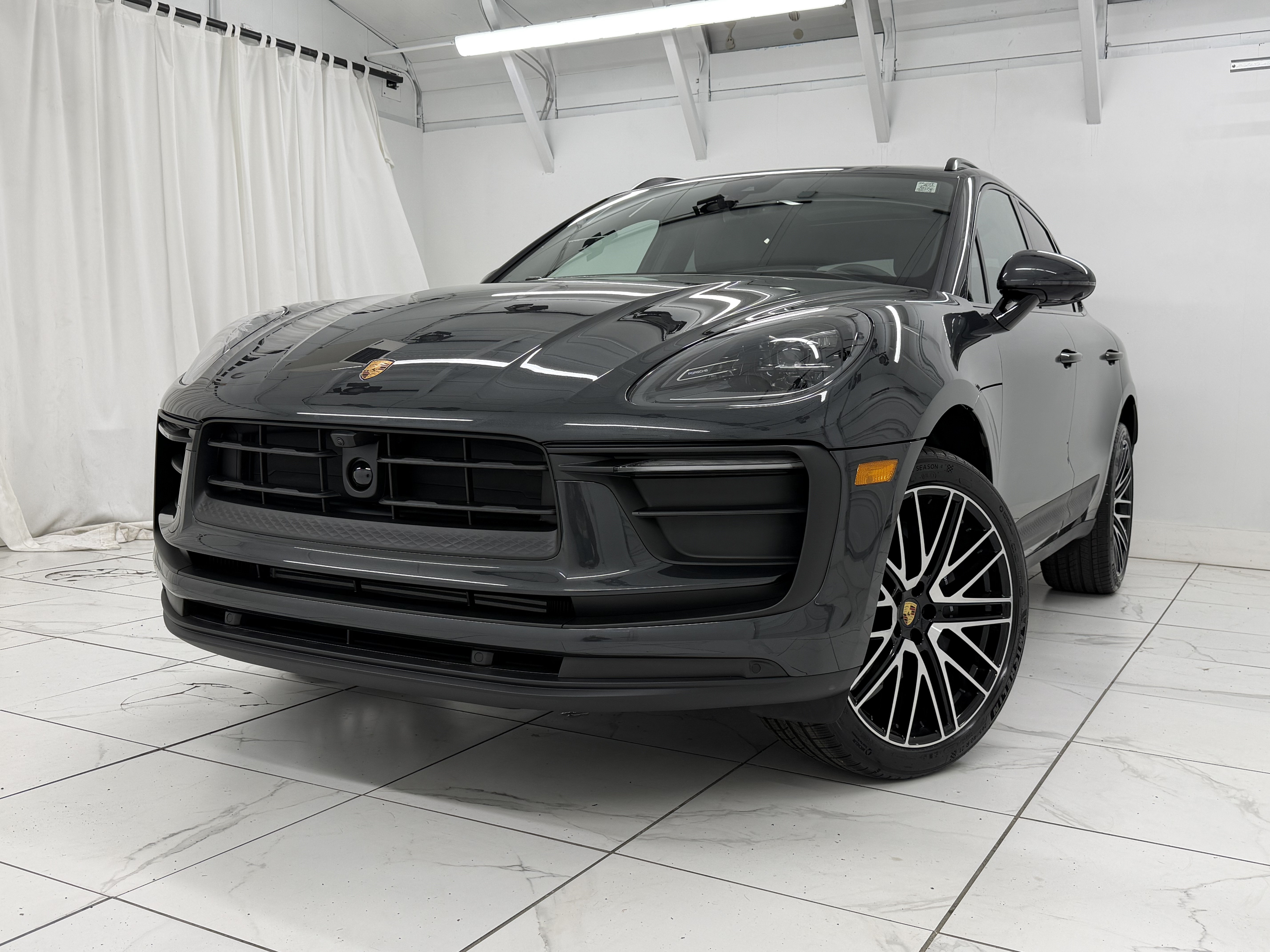 Certified 2026 Porsche Macan AWD/4WD image 8