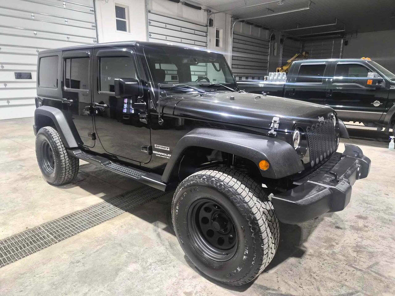 Used 2015 Jeep Wrangler Unlimited Sport w/ Quick Order Package 24S AWD/4WD image 3