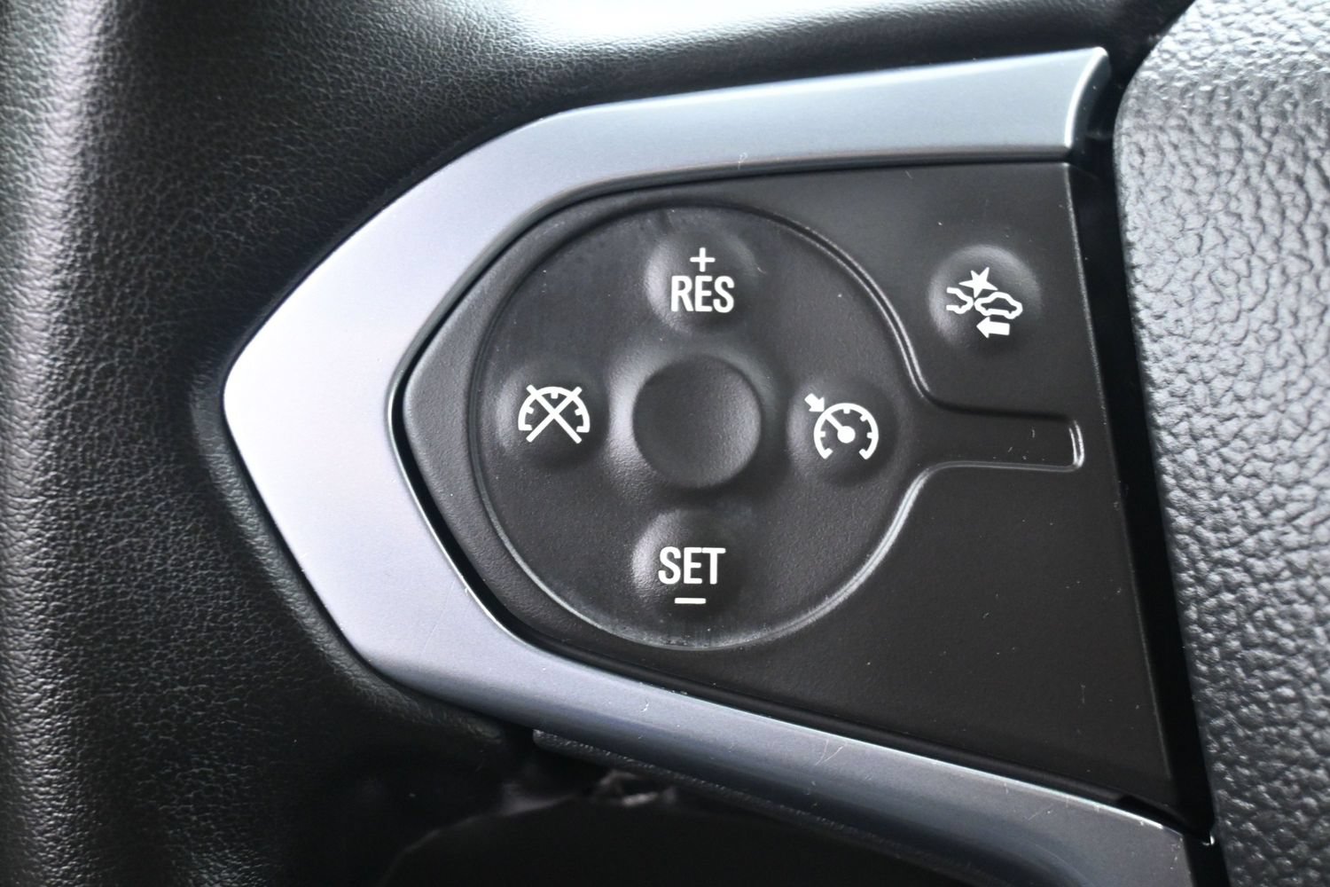 Used 2023 Chevrolet Traverse LT w/ LPO, Floor Liner Package AWD/4WD image 27