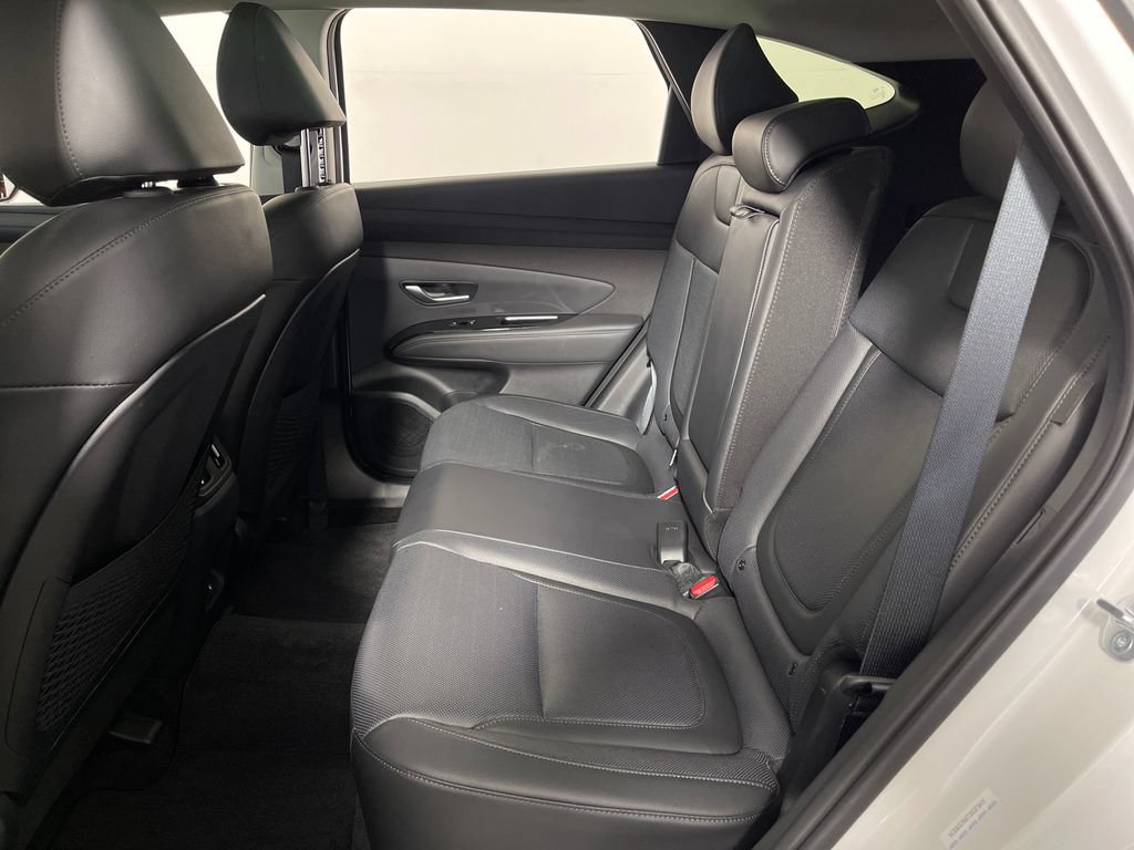Certified 2025 Hyundai Tucson Limited AWD/4WD image 13