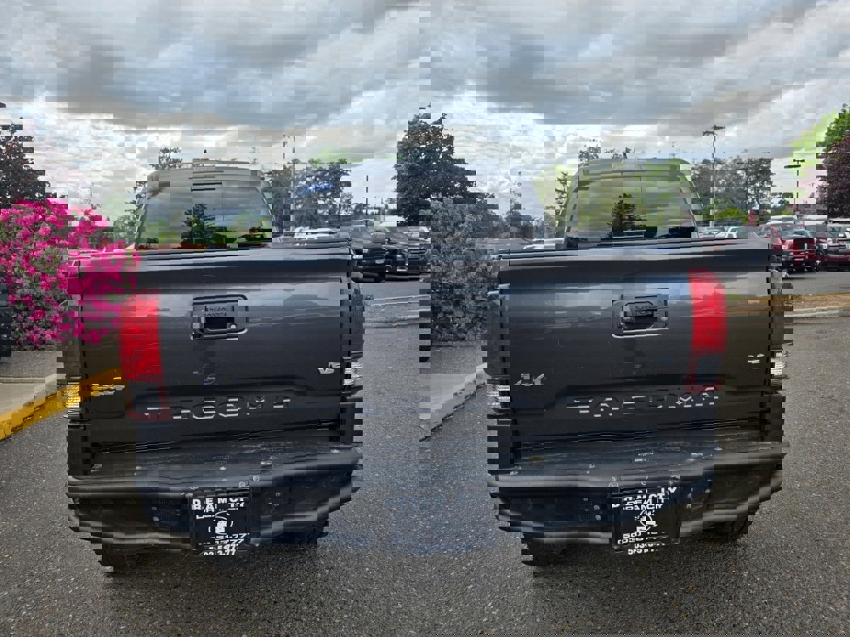 Used 2018 Toyota Tacoma TRD Off-Road image 6