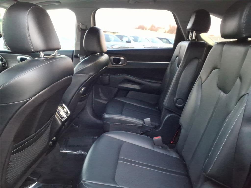 Used 2021 Kia Sorento EX w/ Panoramic Sunroof Package image 16