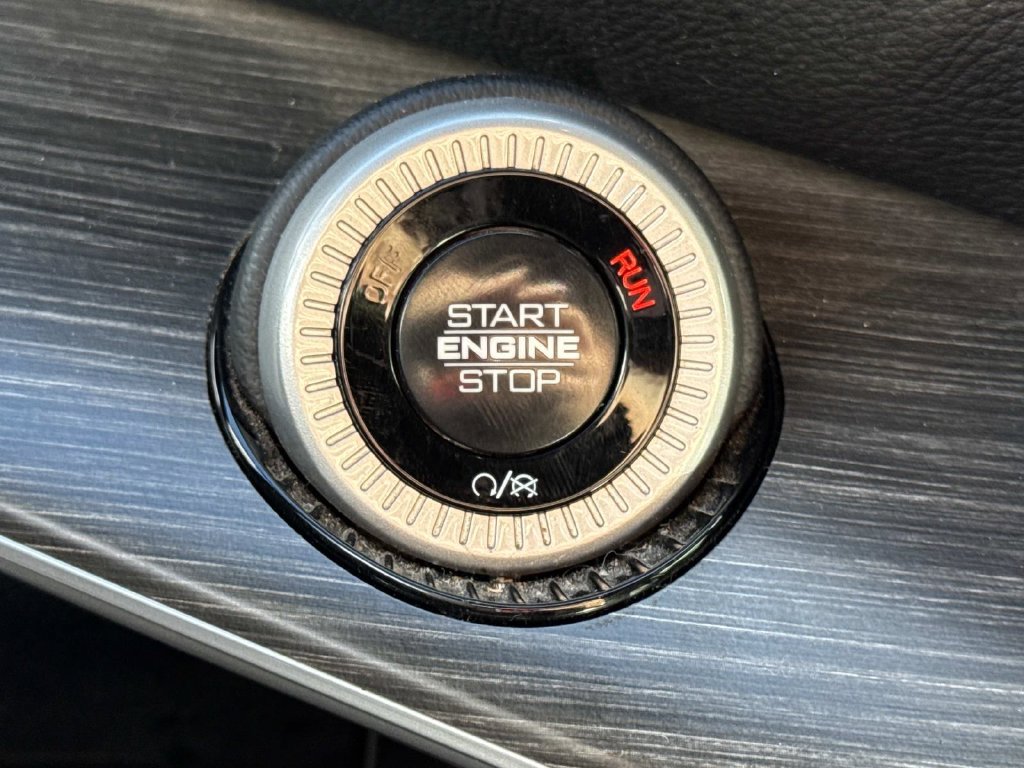 Used 2024 Jeep Wagoneer Series II RWD image 25