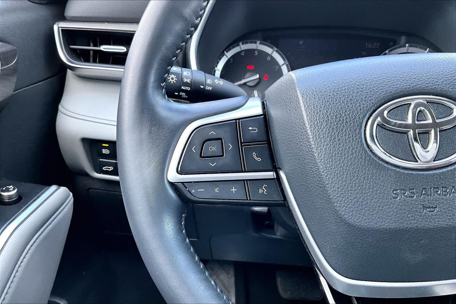 Used 2022 Toyota Highlander Limited AWD/4WD image 46