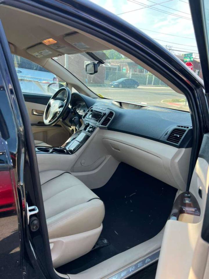 Used 2010 Toyota Venza AWD image 20