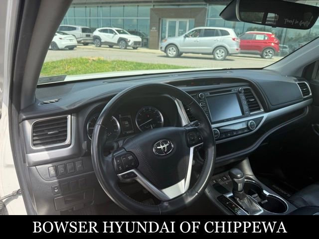 Used 2019 Toyota Highlander XLE AWD/4WD image 3