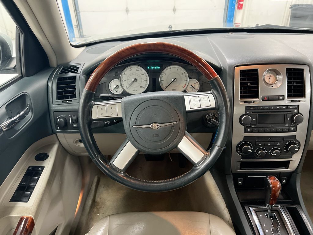 Used 2005 Chrysler 300 Touring RWD image 11