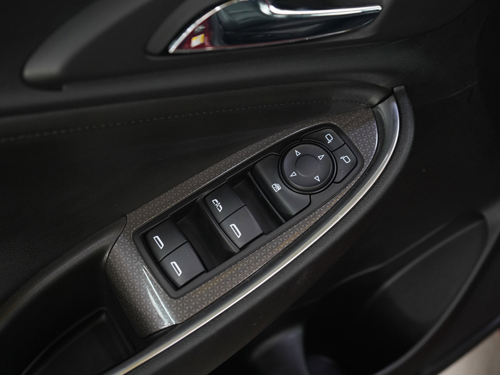 Used 2019 Chevrolet Malibu LT w/ Leather Package FWD image 18