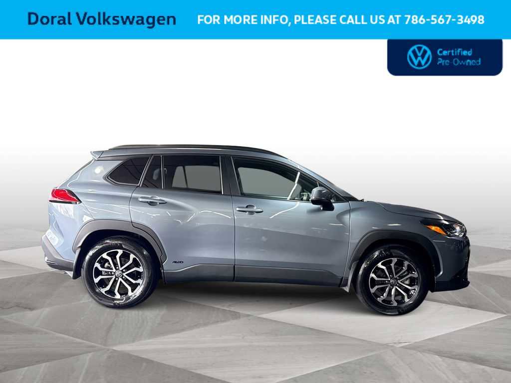 Used 2024 Toyota Corolla Cross SE image 9