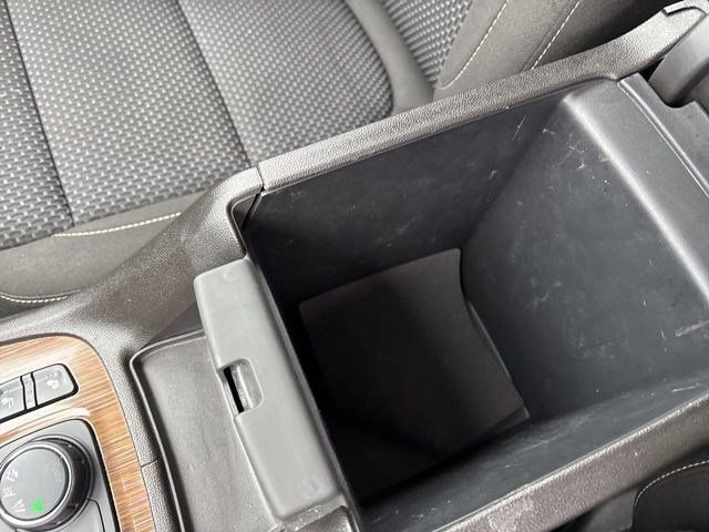 Used 2023 GMC Acadia SLE image 28